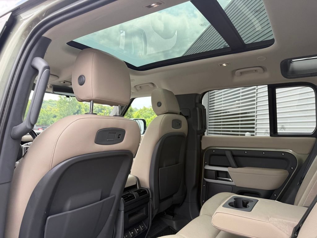 Used 2020 Land Rover Defender 110 First Edition AWD/4WD image 24