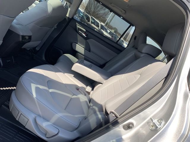Used 2021 Toyota Highlander XLE image 10