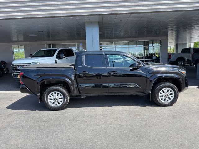 Used 2025 Toyota Tacoma SR5 AWD/4WD image 8