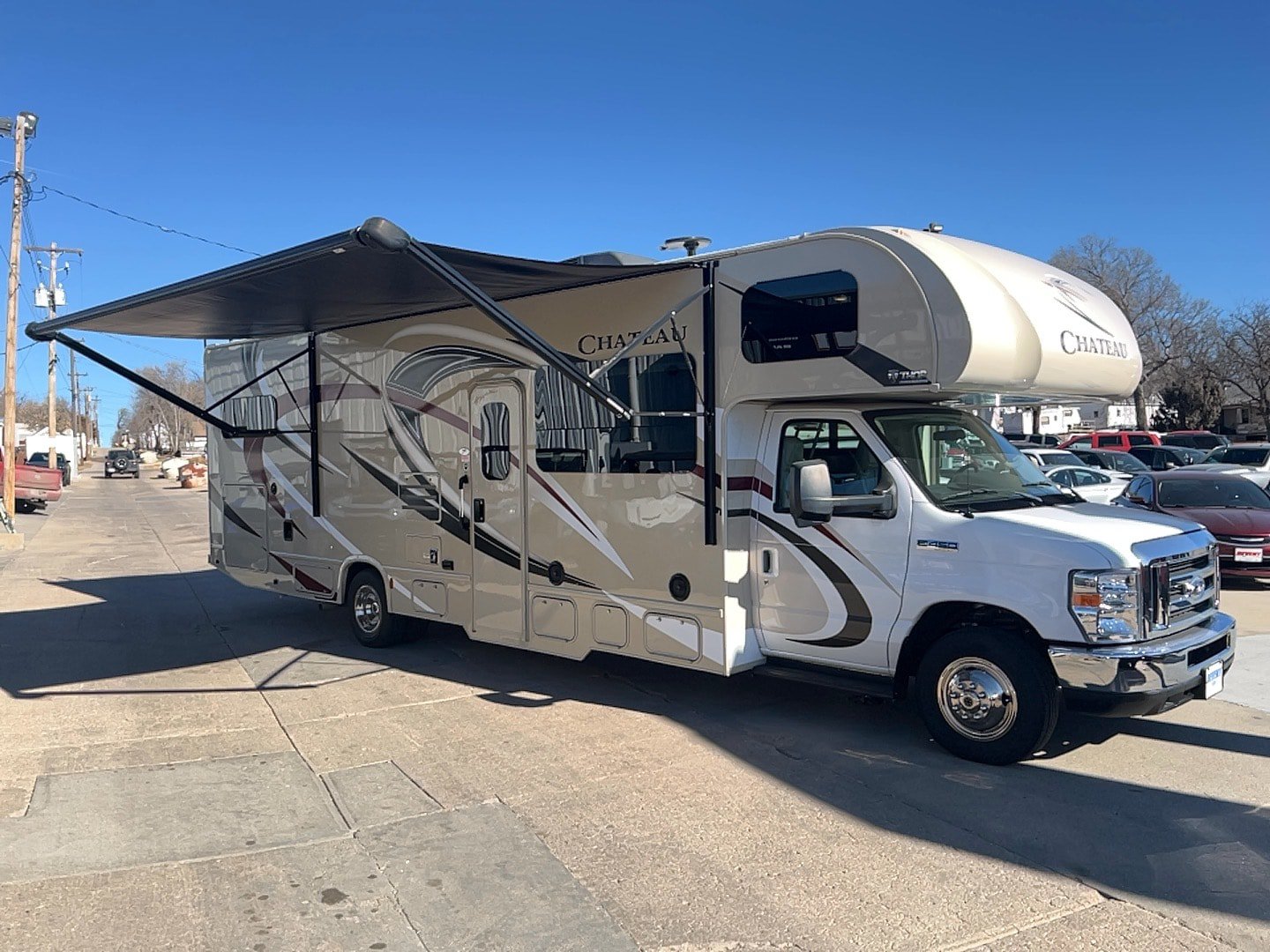 Used 2017 Ford E-450 and Econoline 450 Super Duty w/ Motorhome Prep Package RWD image 3