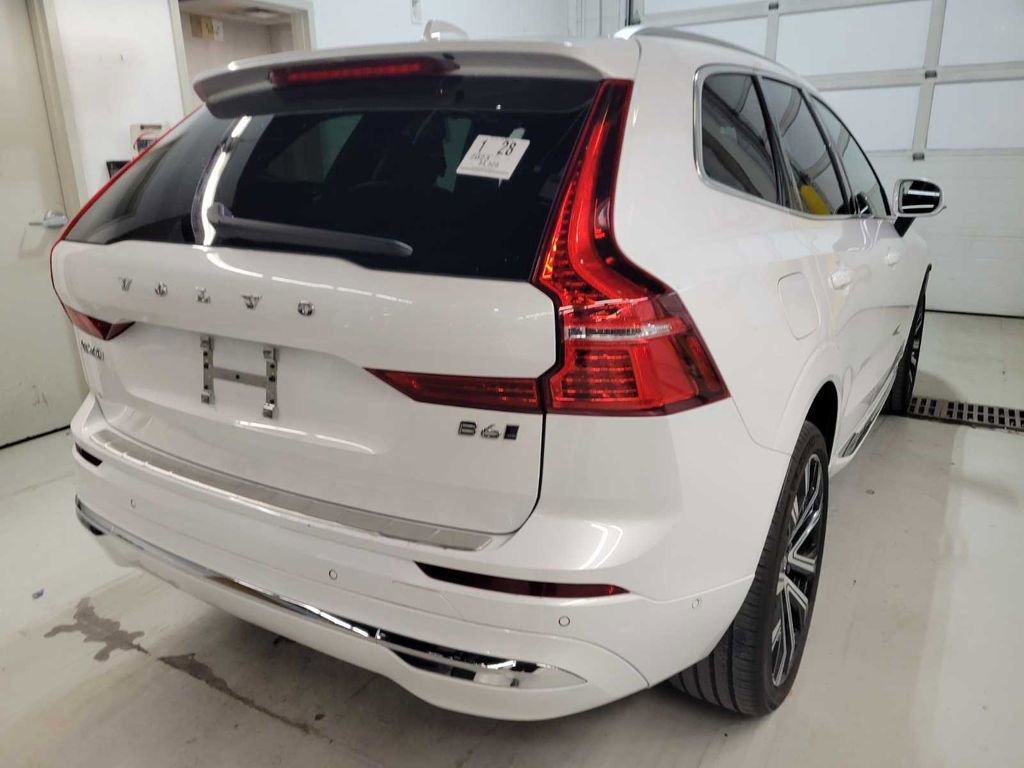 Used 2023 Volvo XC60 B6 Ultimate image 4