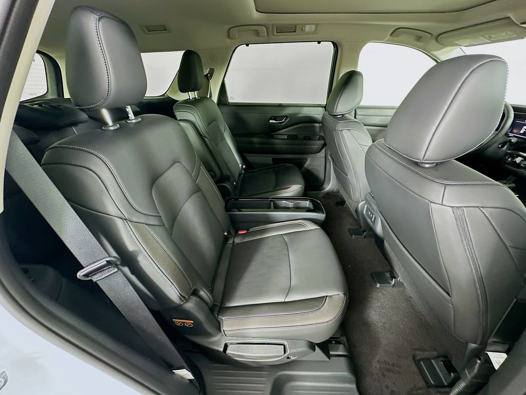 New 2026 Nissan Pathfinder SL w/ SL Premium Package AWD/4WD image 36
