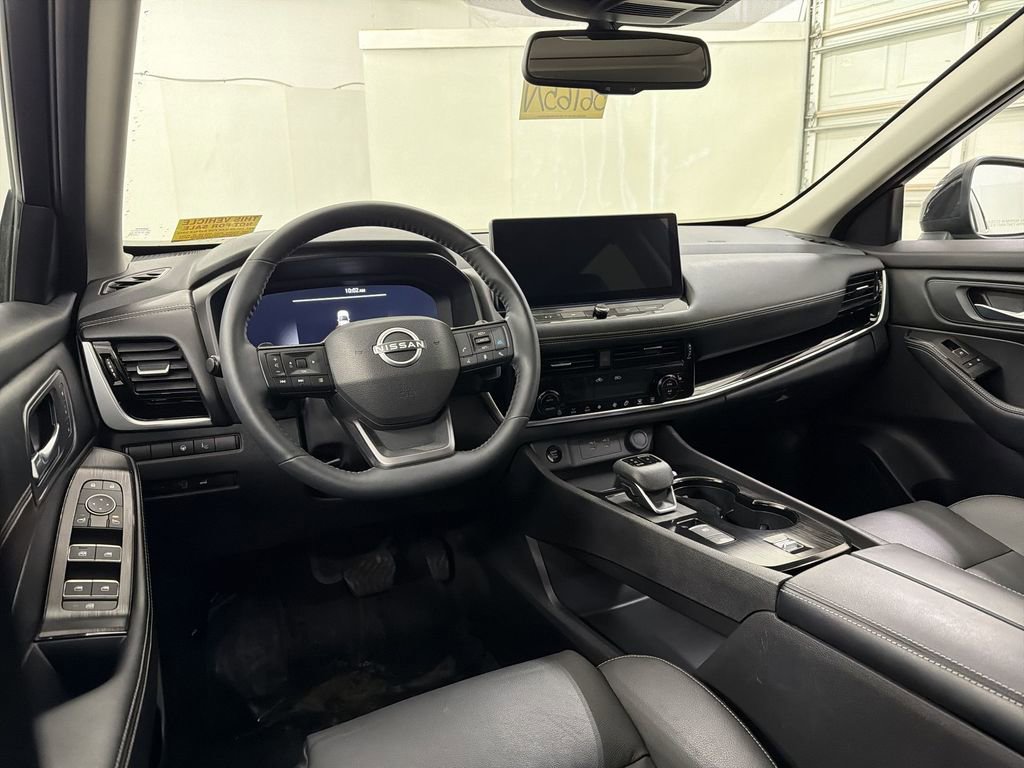 Certified 2025 Nissan Rogue SL w/ Tech Package FWD image 19