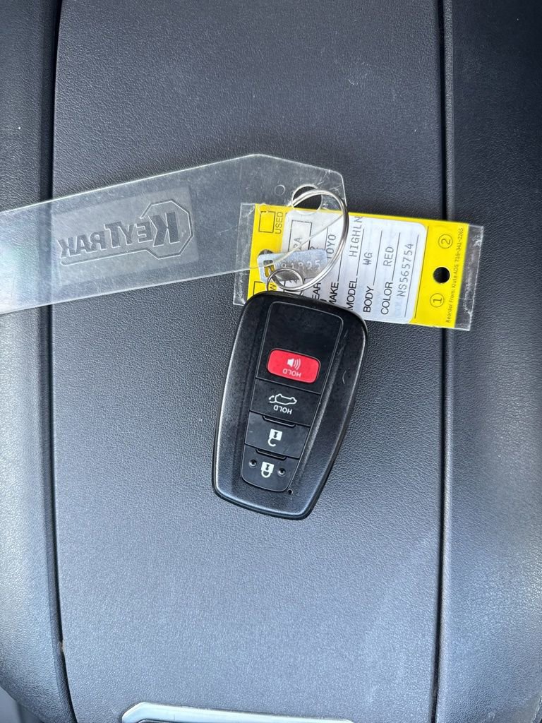 Used 2022 Toyota Highlander XLE image 37