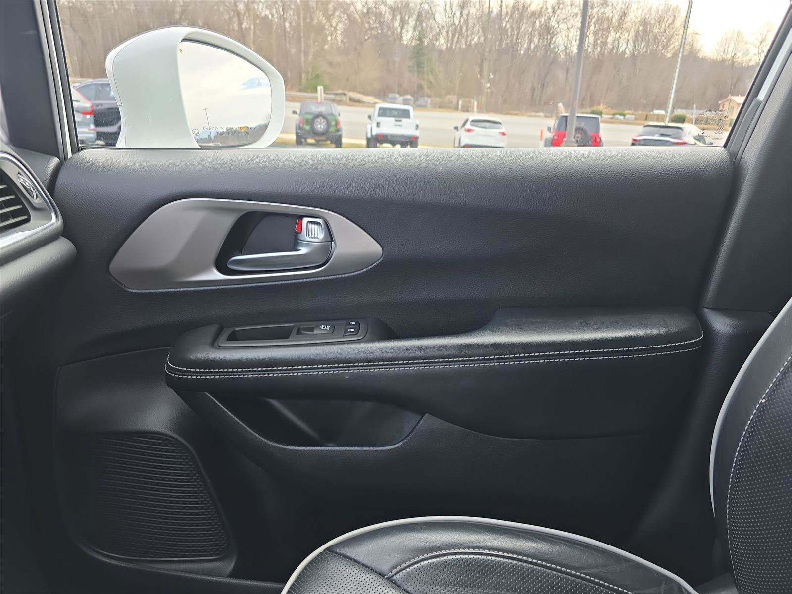 Used 2021 Chrysler Pacifica Limited w/ S Appearance Package image 23