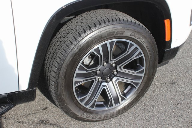 Used 2024 Jeep Wagoneer 4WD w/ Premium Group I image 38
