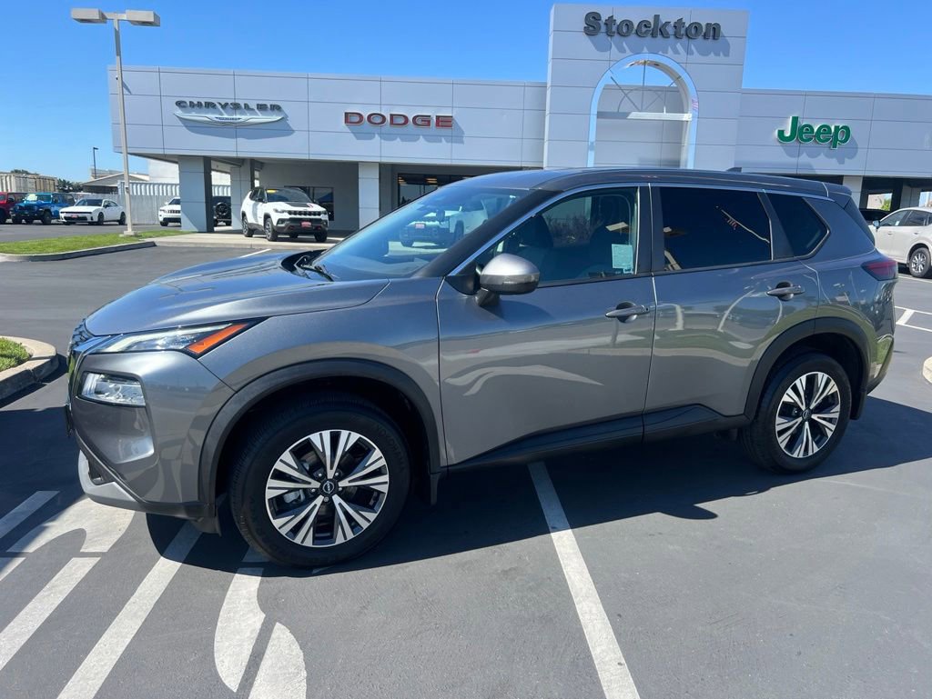 Used 2022 Nissan Rogue SV FWD image 3
