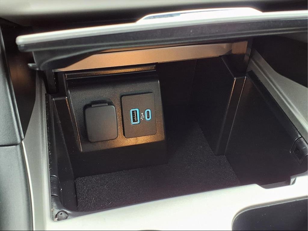 Used 2023 Ford Explorer XLT image 8