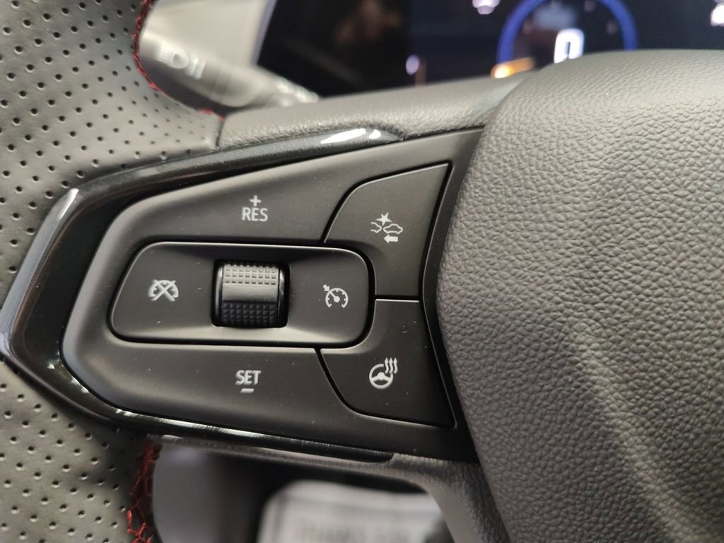 New 2025 Chevrolet Trax RS w/ Sunroof Package image 26