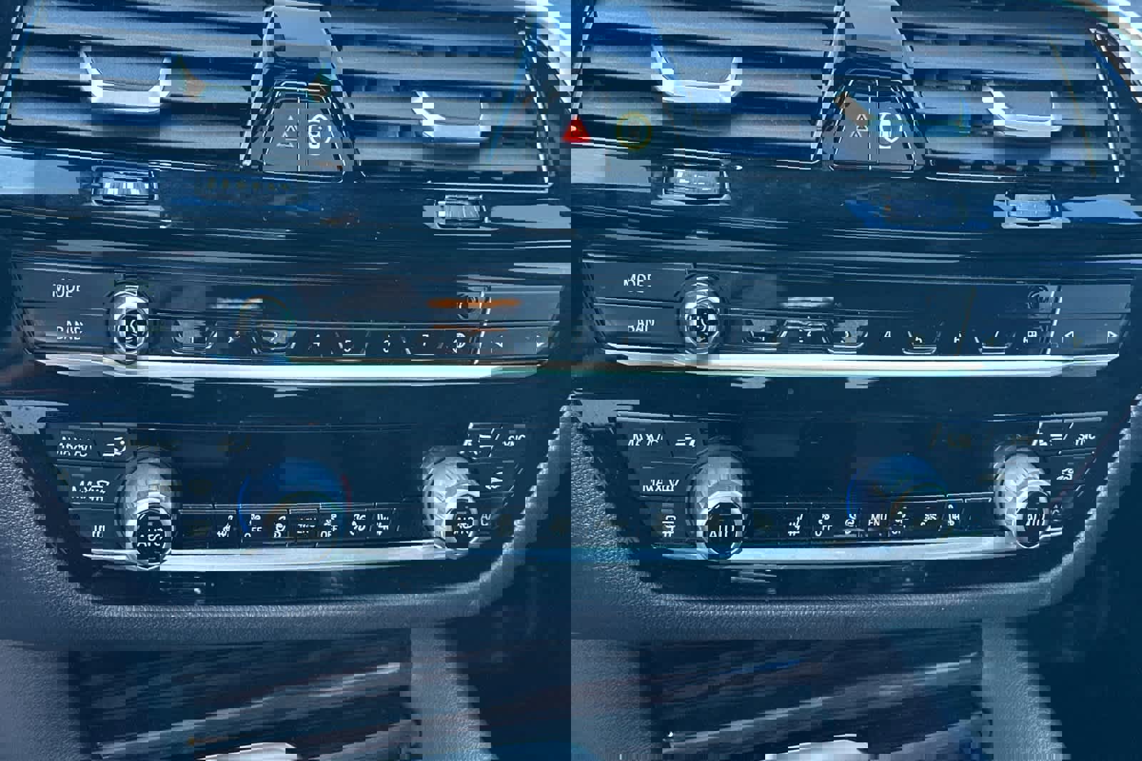 Certified 2023 BMW 530e w/ Convenience Package image 24