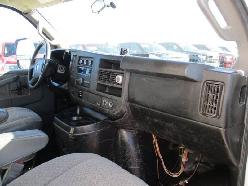 Used 2017 Chevrolet Express 4500 Extended RWD image 14
