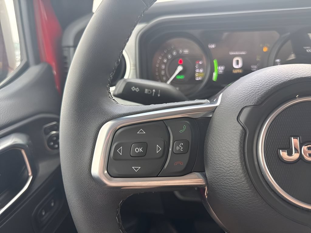Used 2025 Jeep Wrangler Unlimited Sahara w/ Safety Group AWD/4WD image 16