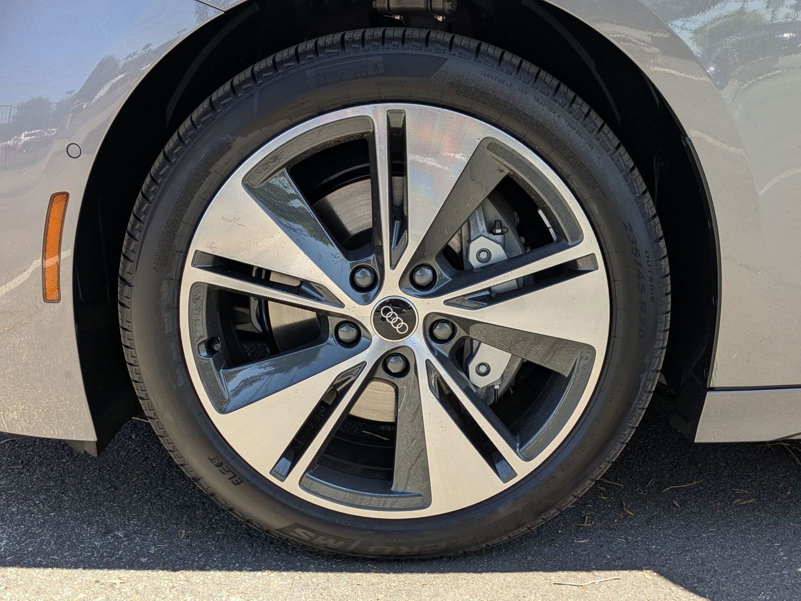 New 2025 Audi A6 e-tron Premium AWD/4WD image 13