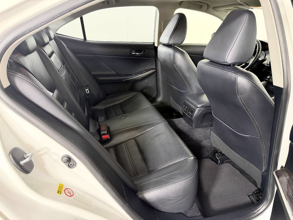 Used 2014 Lexus IS 250 w/ Luxury Package w/Gray Wood RWD image 40