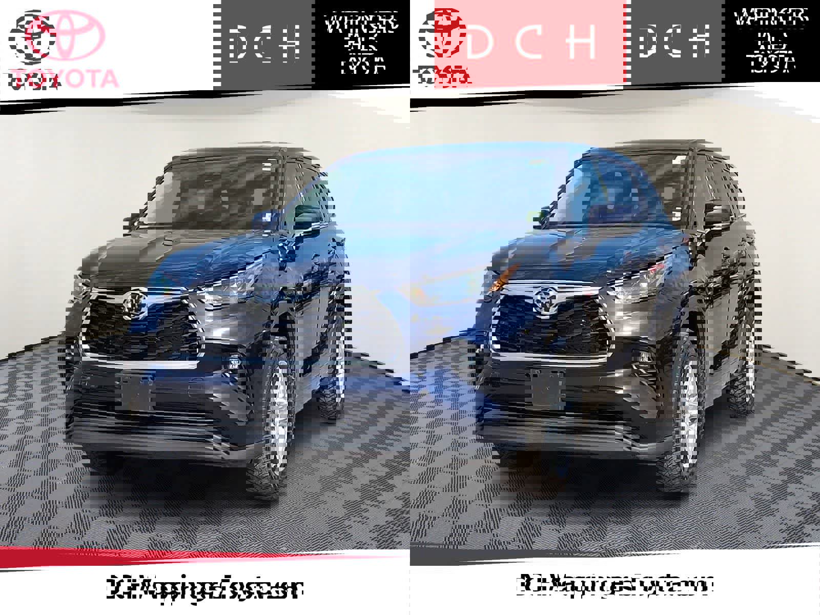 Used 2022 Toyota Highlander LE image 1