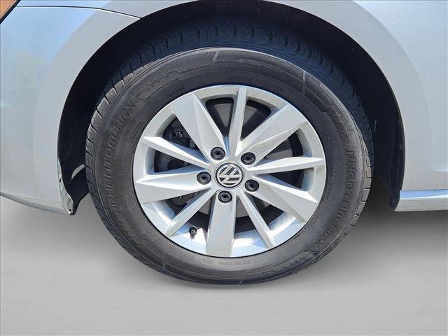 Used 2016 Volkswagen Golf S FWD image 20