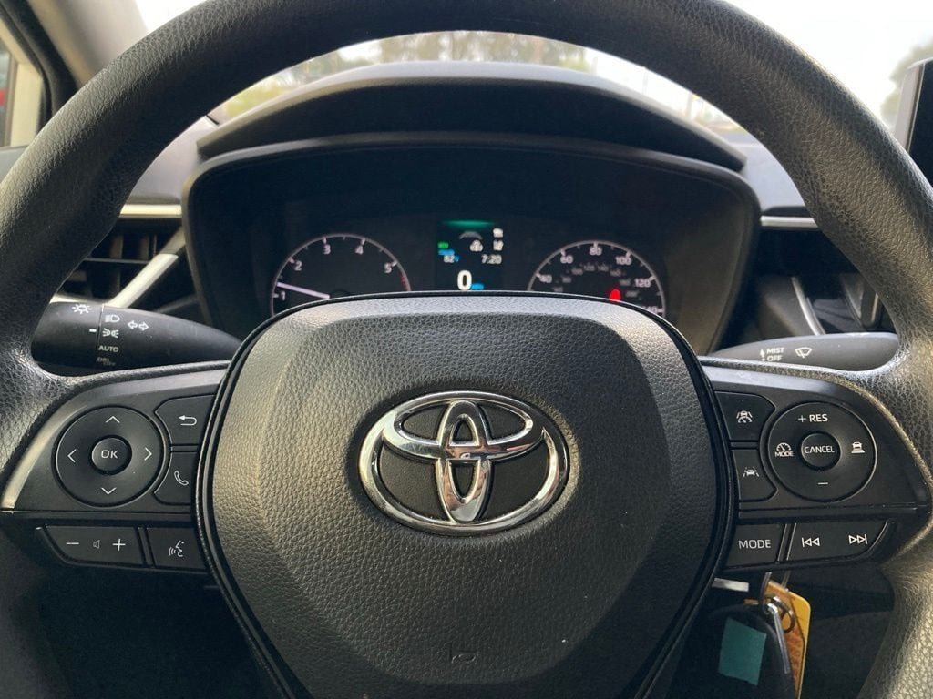 Used 2023 Toyota Corolla LE FWD image 14