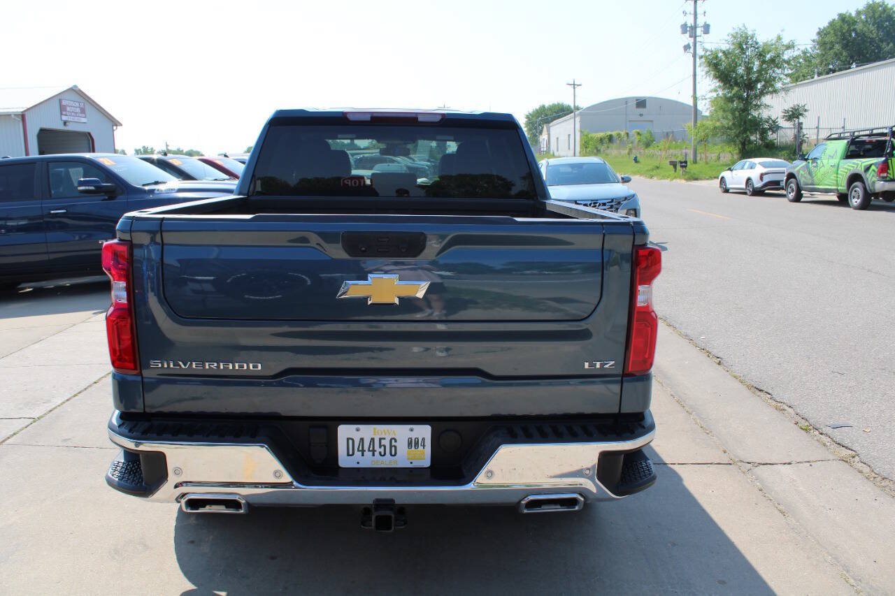 Used 2024 Chevrolet Silverado 1500 LTZ AWD/4WD image 2