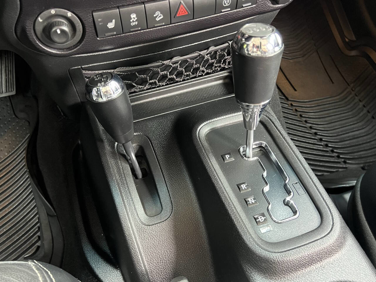 Used 2015 Jeep Wrangler Unlimited Sahara w/ Connectivity Group image 30