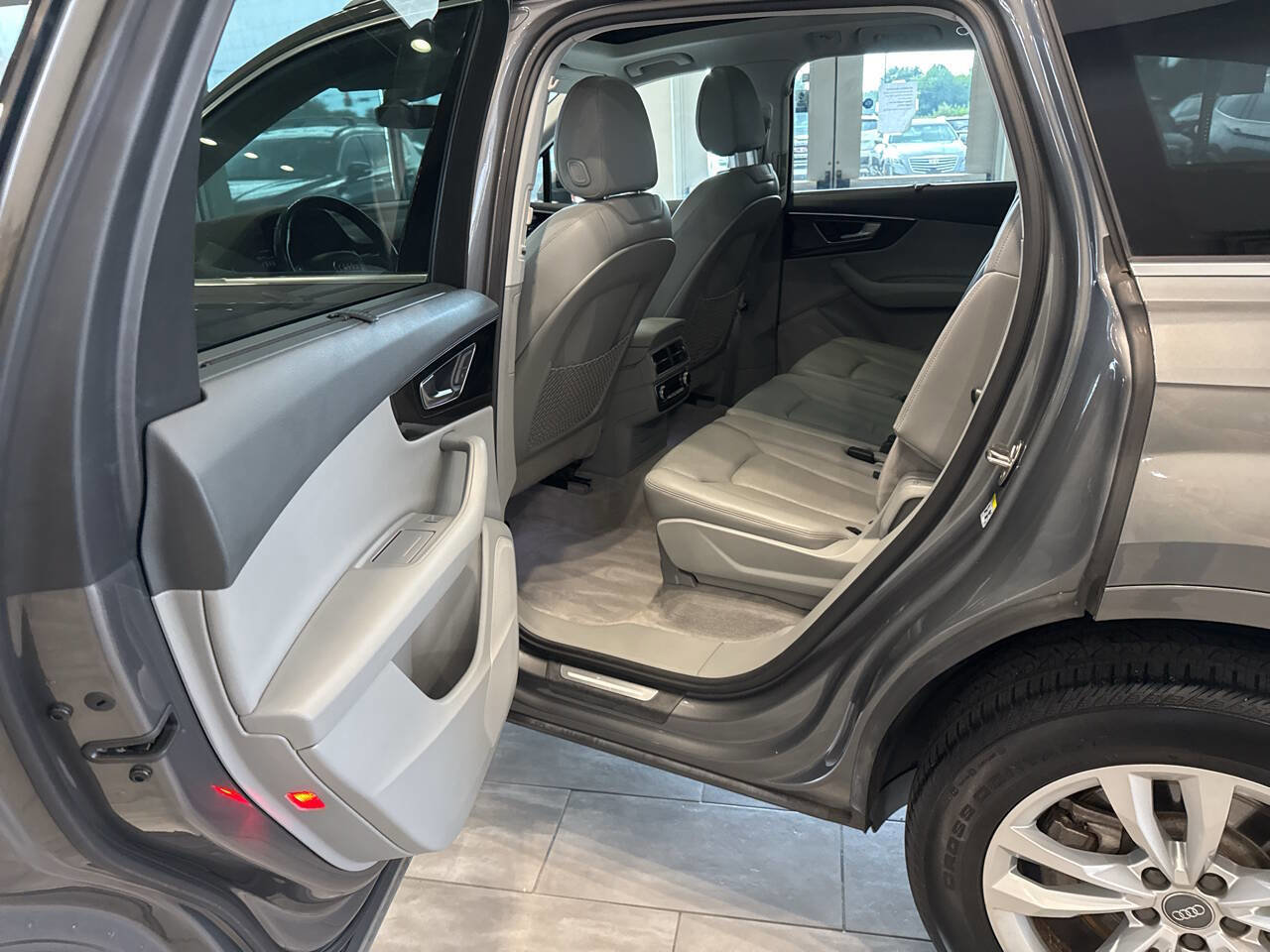 Used 2017 Audi Q7 3.0T Premium Plus image 24