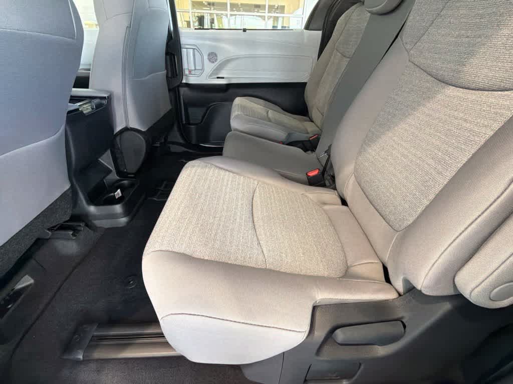 New 2026 Toyota Sienna LE FWD image 29