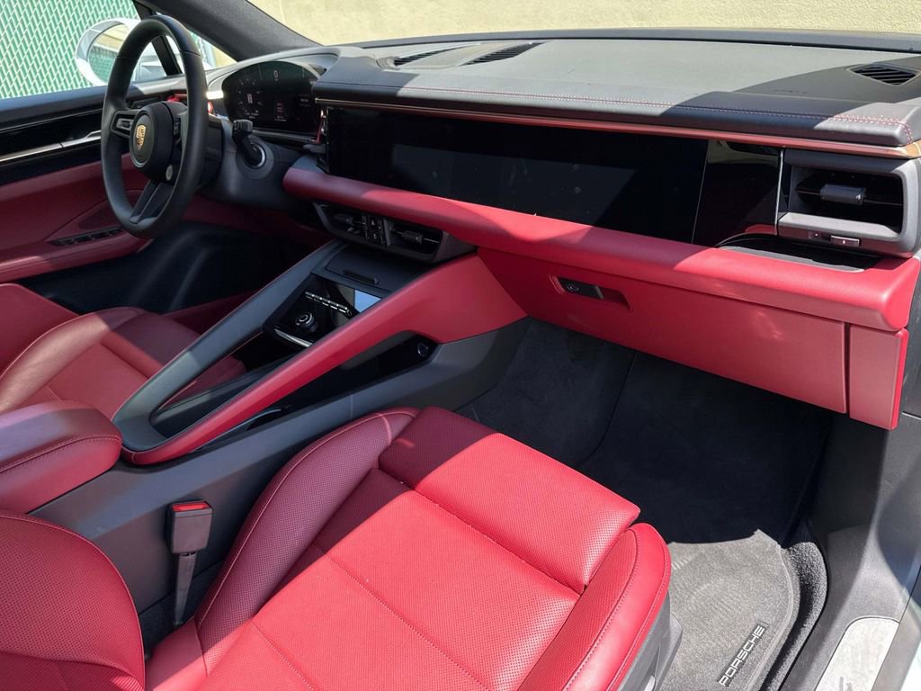 Used 2024 Porsche Macan 4 Electric image 17