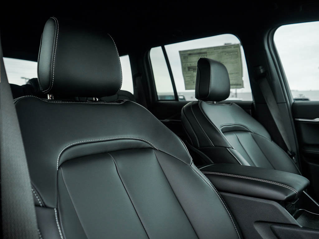 New 2025 Jeep Grand Cherokee Limited w/ Black Appearance Package image 11