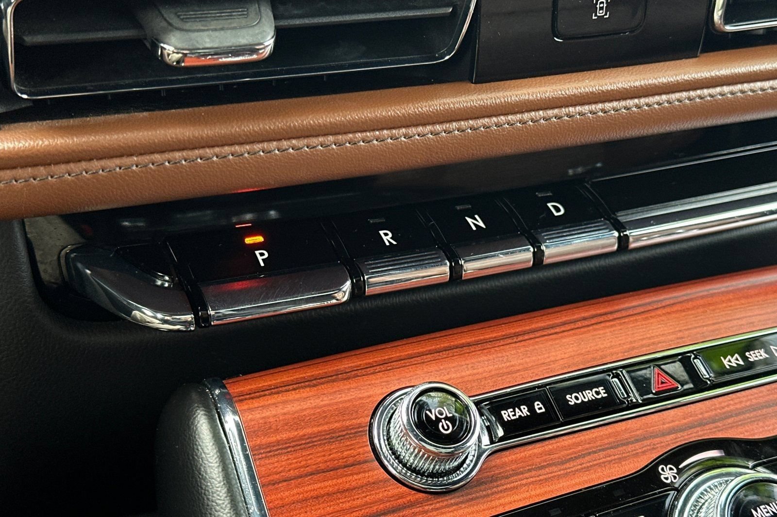 Used 2024 Lincoln Aviator Reserve AWD/4WD image 29