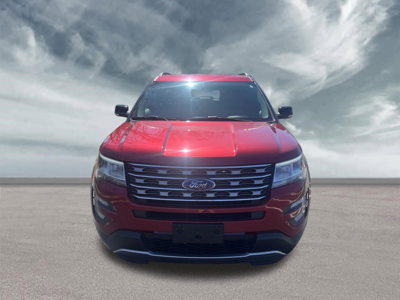 Used 2017 Ford Explorer XLT w/ Equipment Group 202A image 5