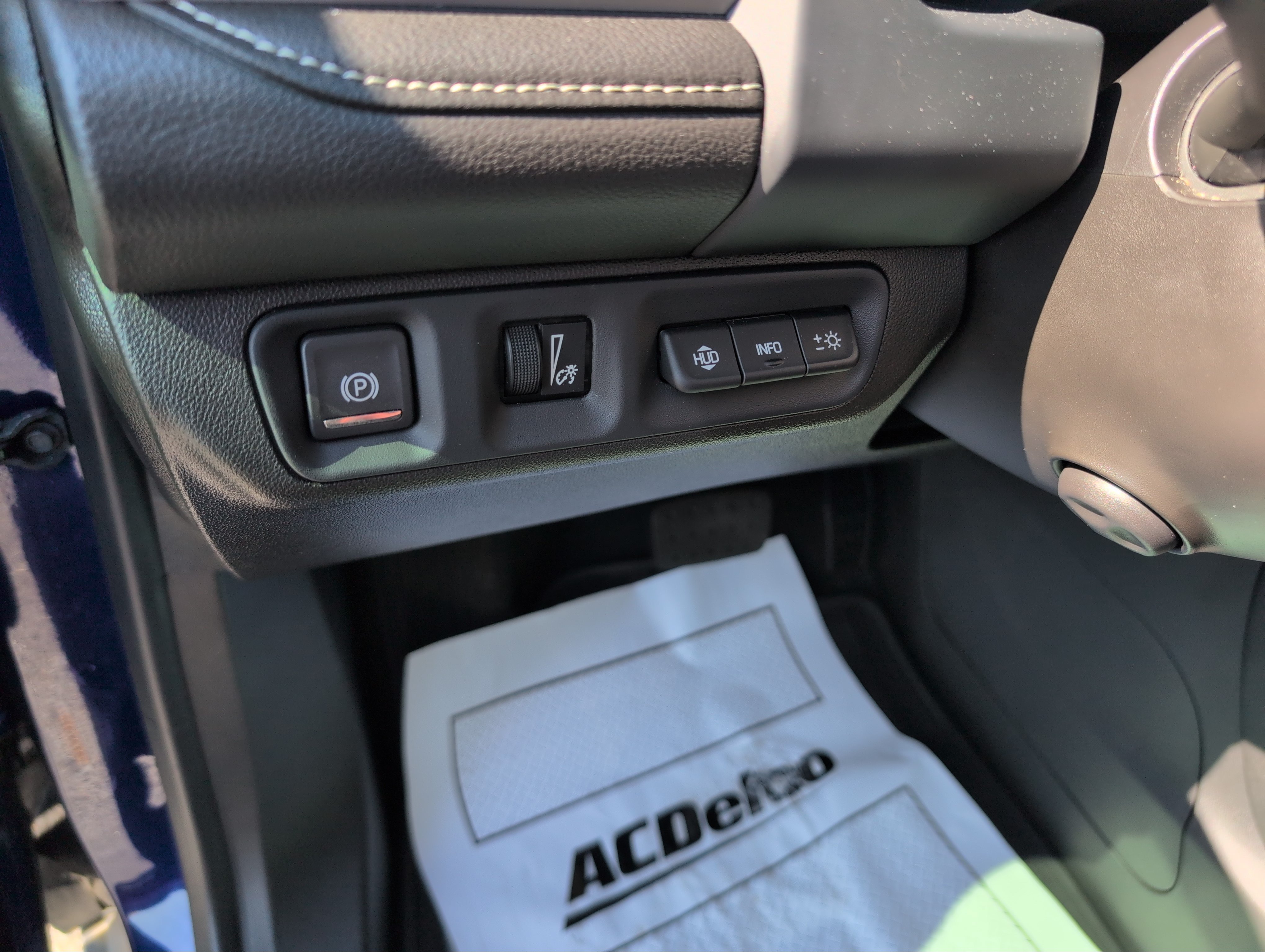 Used 2023 GMC Acadia SLT w/ Elevation Edition FWD image 19
