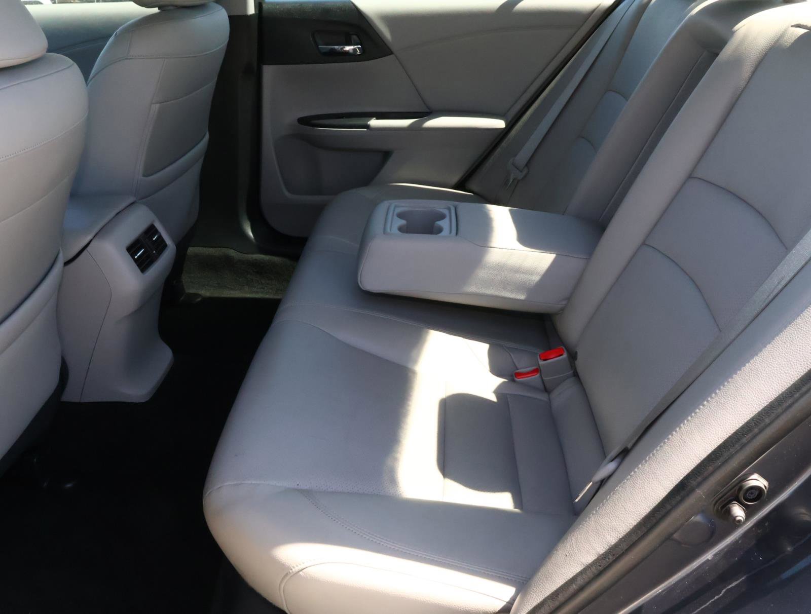 Used 2017 Honda Accord EX-L image 19