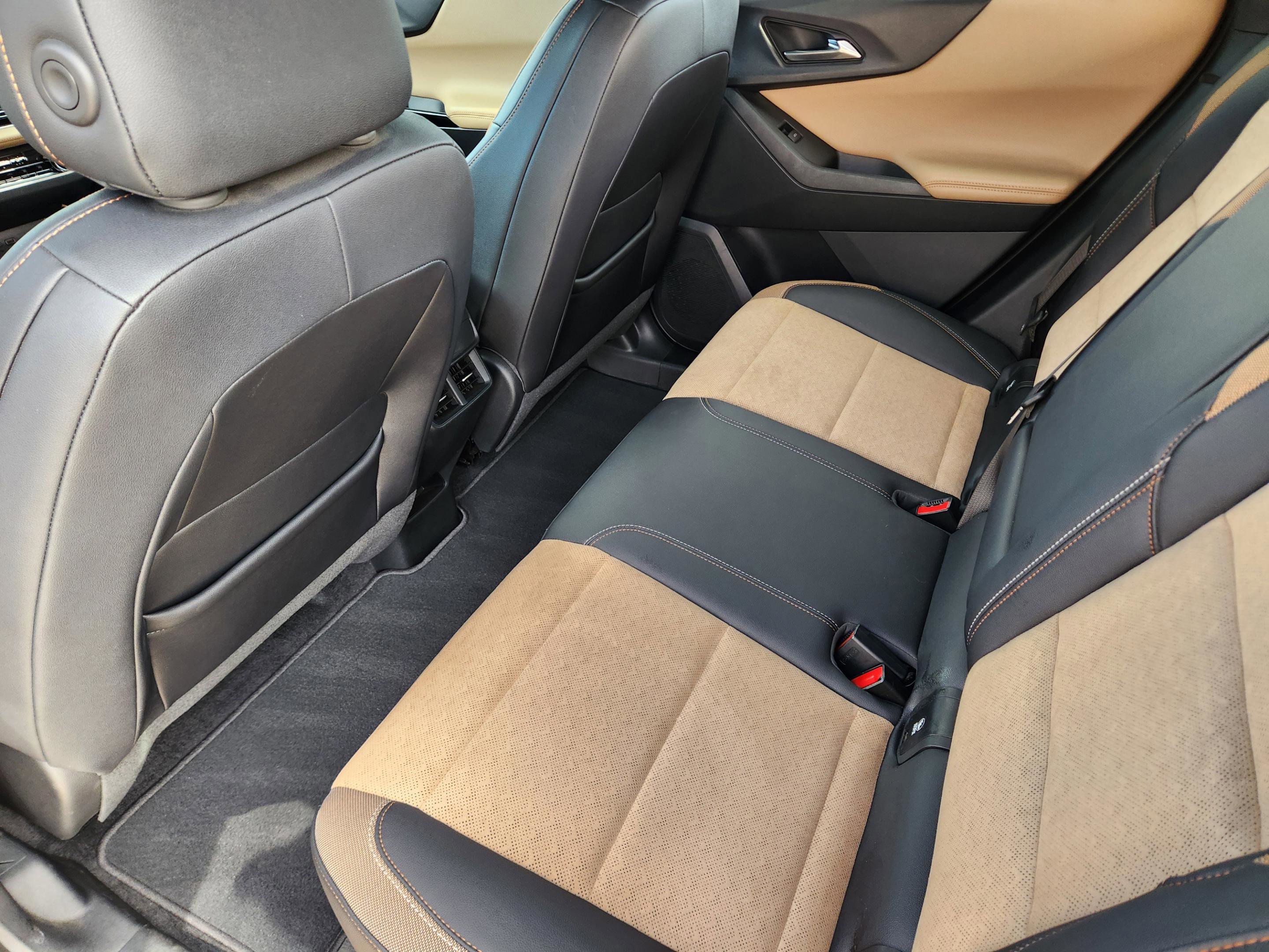 Used 2025 Chevrolet Equinox ACTIV w/ Safety and Technology Package image 37