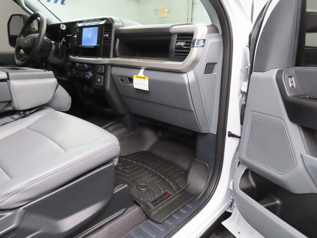Used 2024 Ford F550 4x4 Crew Cab Super Duty image 31