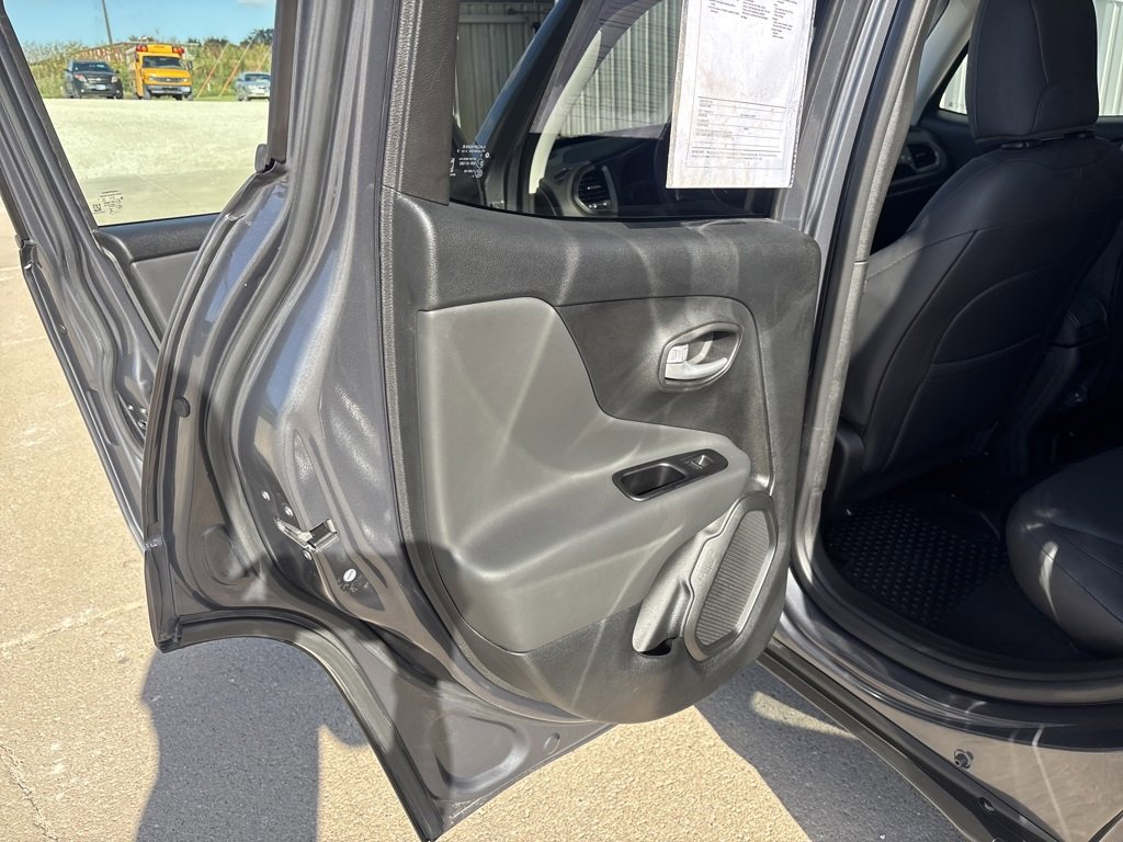 Used 2023 Jeep Renegade Limited image 26