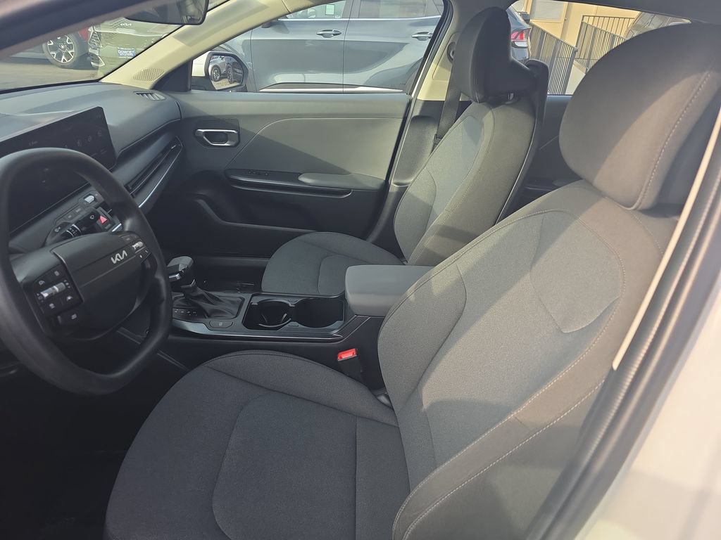 Used 2025 Kia K4 FWD image 9