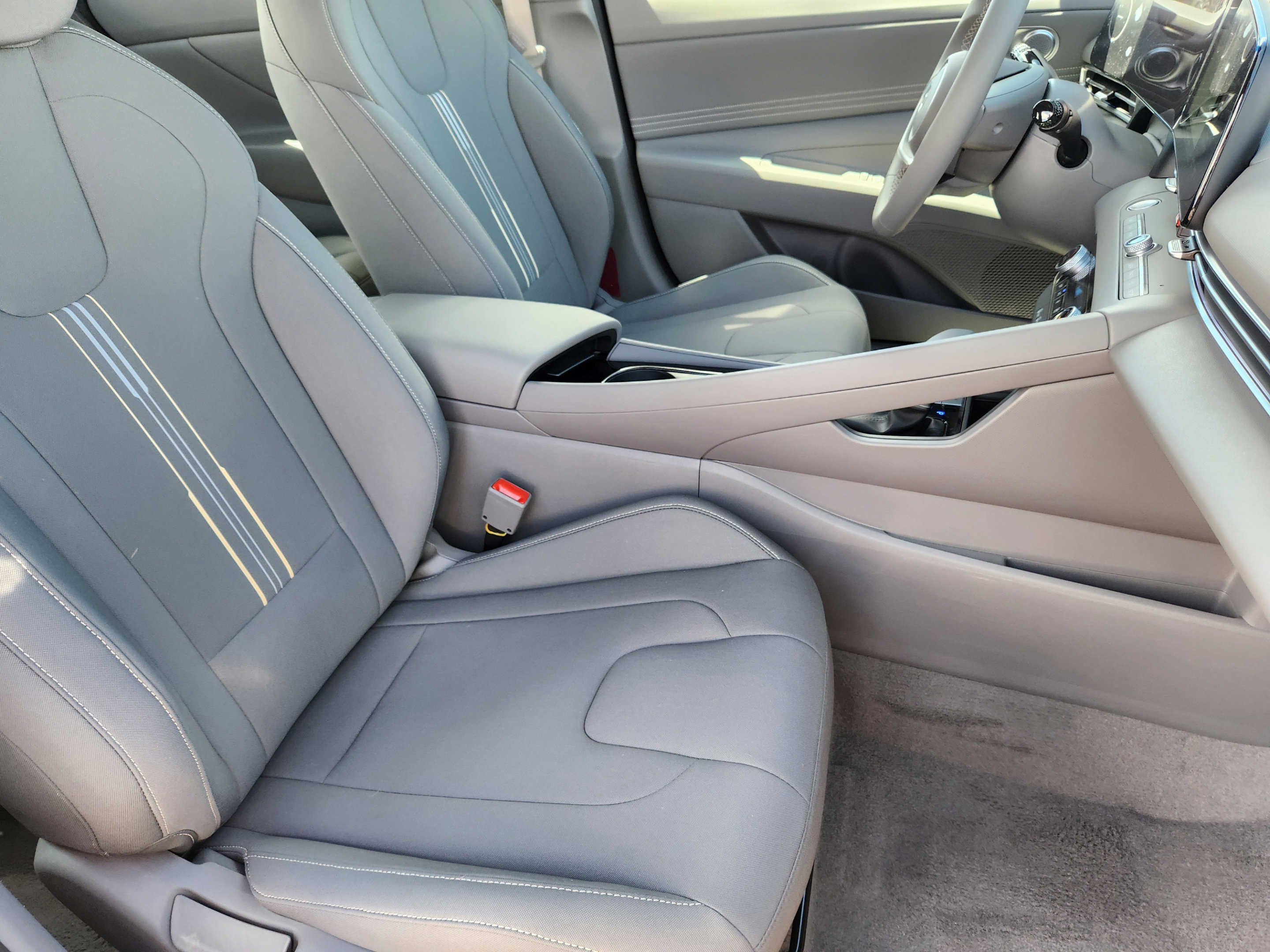 New 2026 Hyundai Elantra SEL FWD image 23