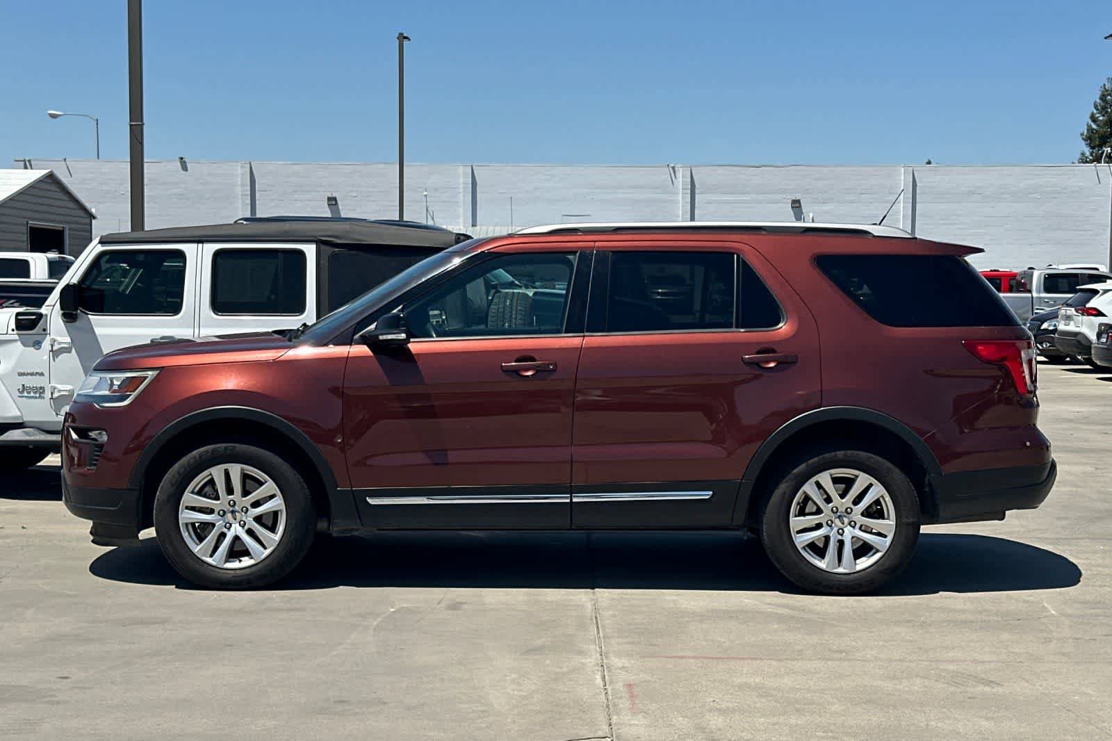 Used 2018 Ford Explorer XLT w/ Equipment Group 201A AWD/4WD image 6
