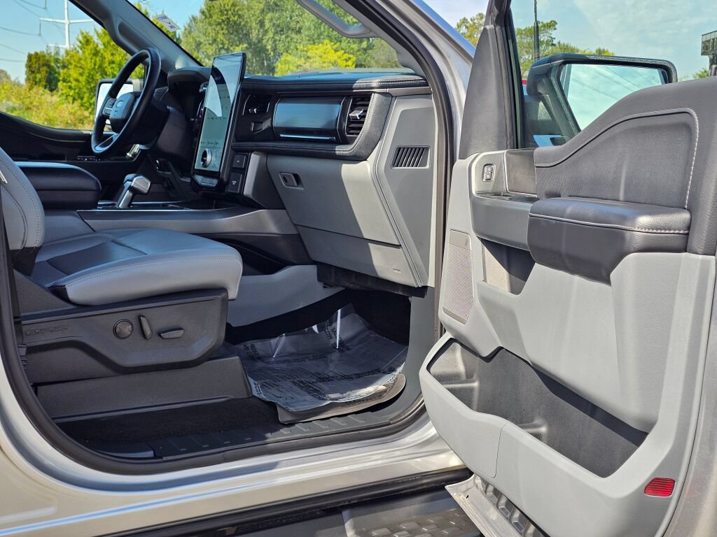 Used 2025 Ford F150 Lightning Flash AWD/4WD image 13