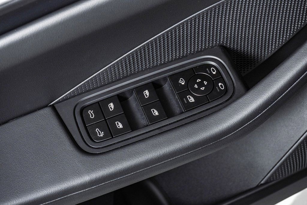 New 2026 Porsche Macan 4 Electric image 26