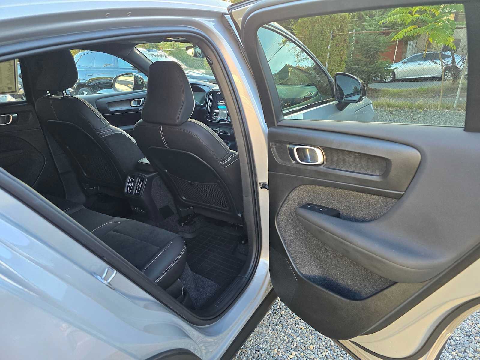 Used 2023 Volvo C40 P8 Recharge Plus w/ Climate Package AWD/4WD image 13