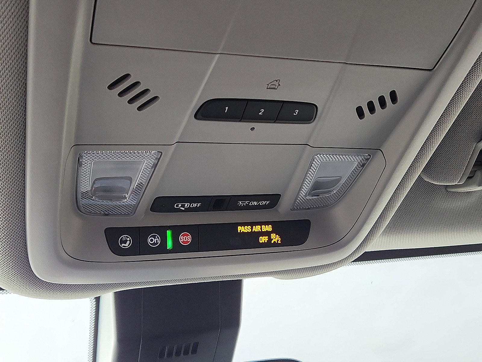 Used 2022 GMC Terrain SLT w/ Elevation Edition image 15