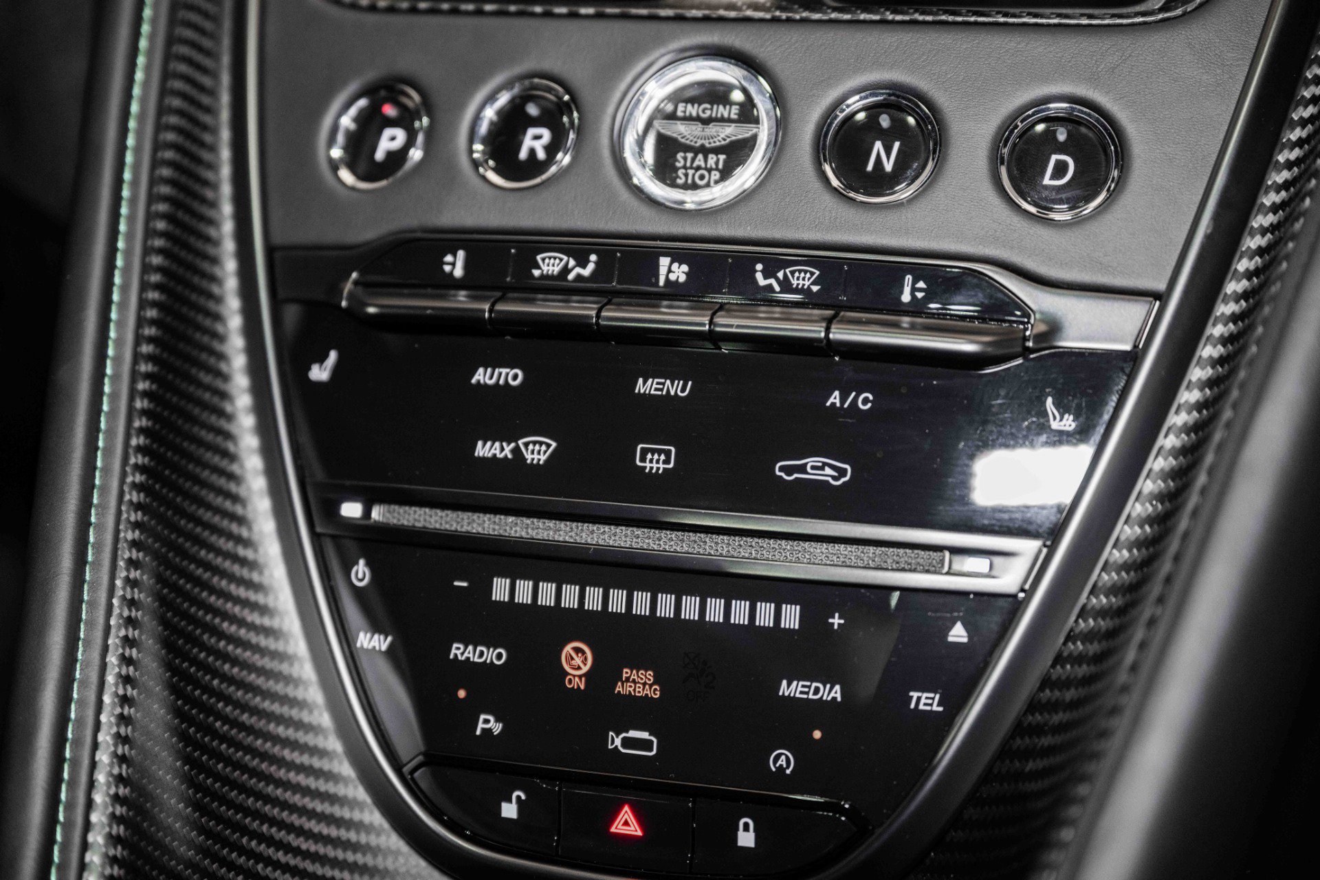 Used 2023 Aston Martin DBS Coupe RWD image 25