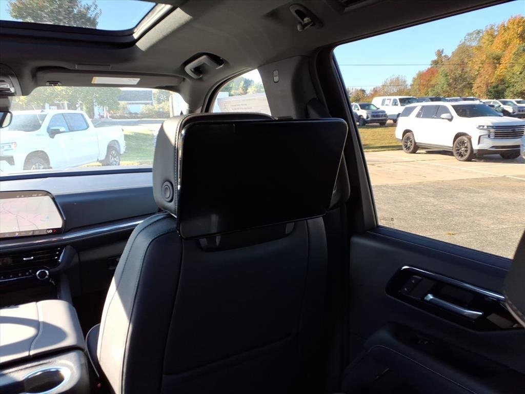 New 2026 Chevrolet Suburban Premier image 9