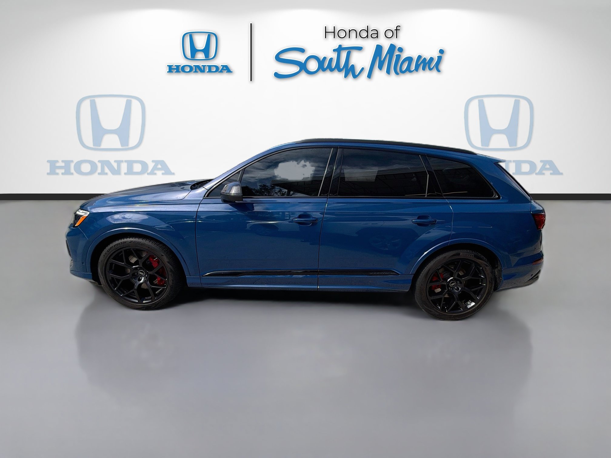 Used 2025 Audi SQ7 Prestige w/ Prestige Package AWD/4WD image 4