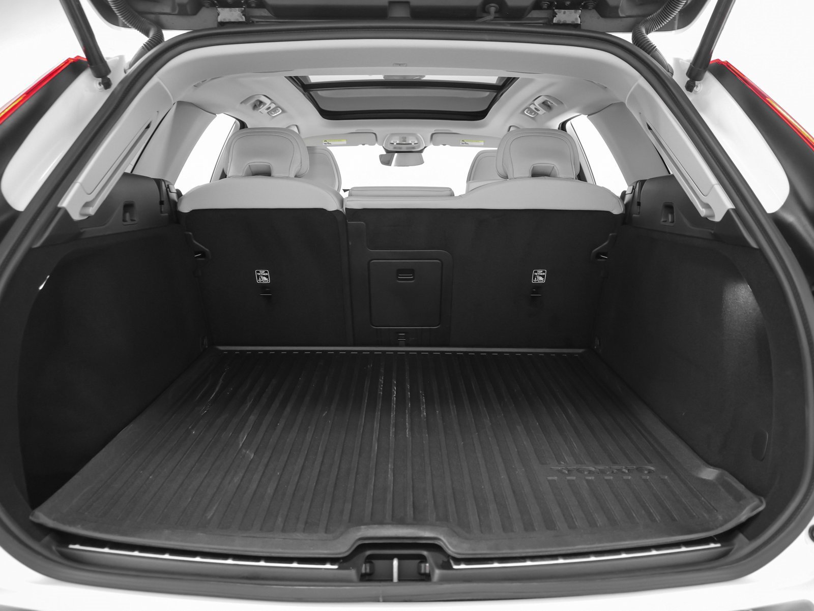 Used 2025 Volvo XC60 B5 Plus w/ Protection Package Premier image 20