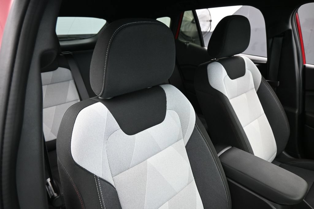 Used 2026 Chevrolet Trax RS FWD image 37