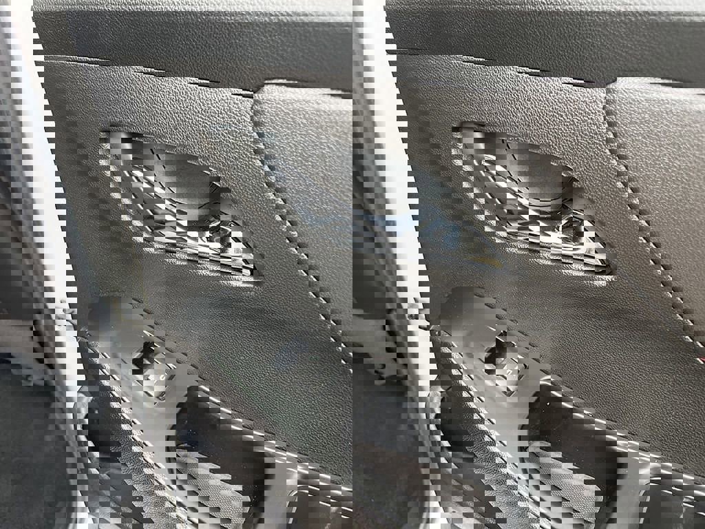 Used 2023 Chevrolet Traverse RS image 60