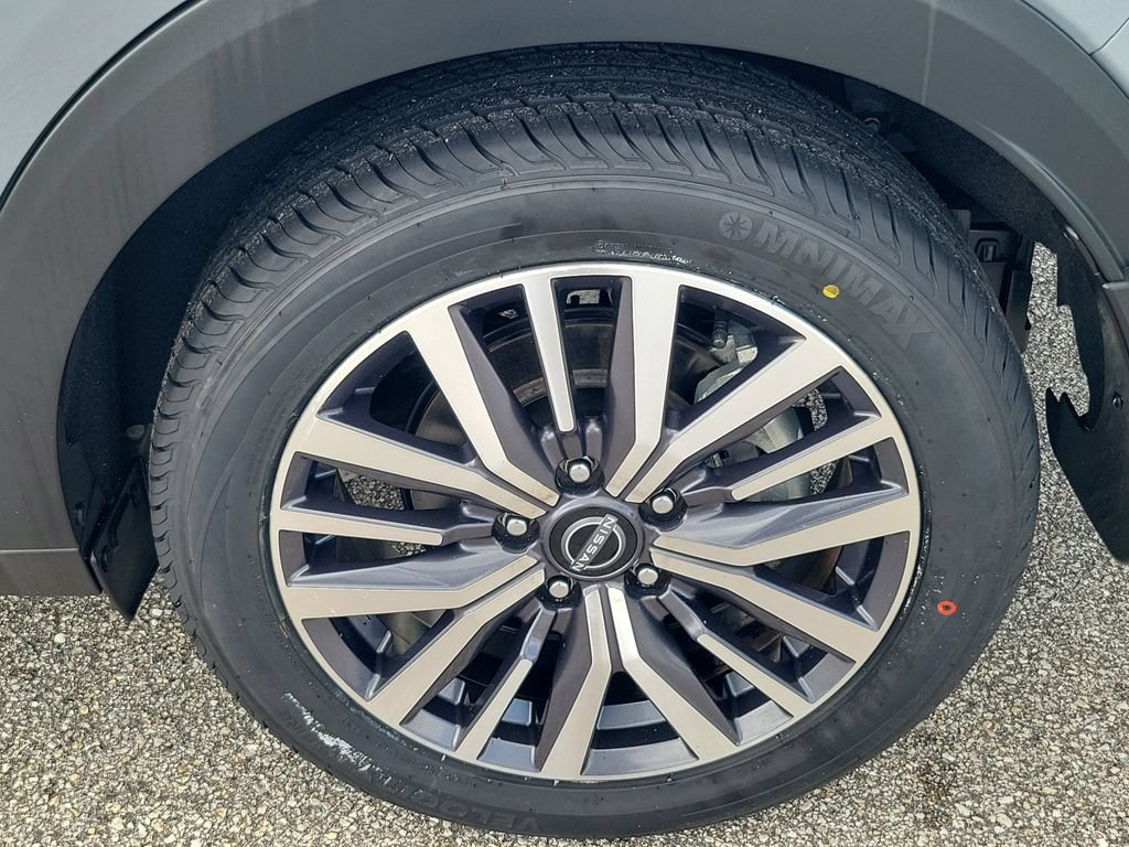Used 2024 Nissan Kicks SR w/ SR Premium Package FWD image 8