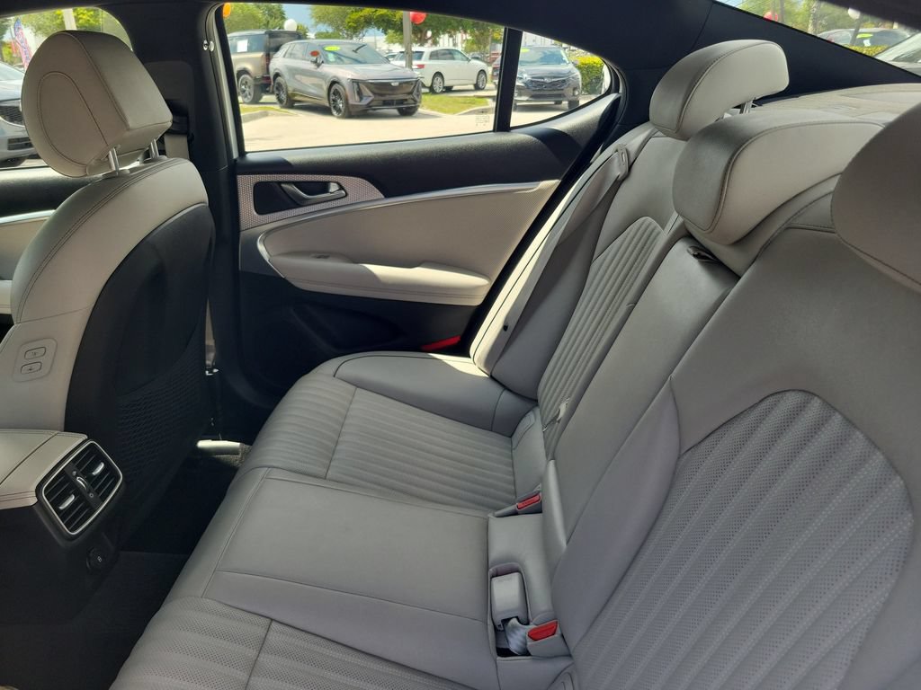 Certified 2023 Genesis G70 2.0T w/ Sport Prestige Package RWD image 11