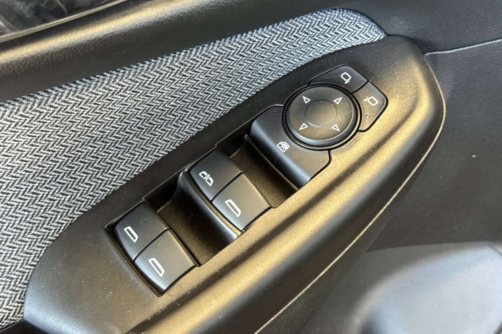 Used 2024 Chevrolet TrailBlazer LT w/ LT Cold Weather Package FWD image 13